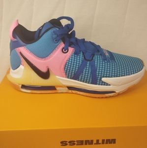 Nike LeBron witness 7 size 10 mens US 11.5 women's US